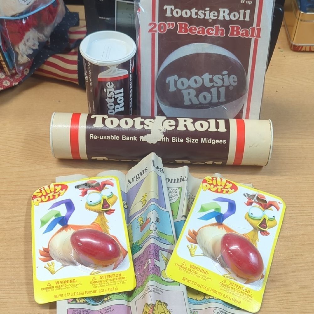 Tootsie Roll candy‎ banks & Silly Putty products 80s Christmas